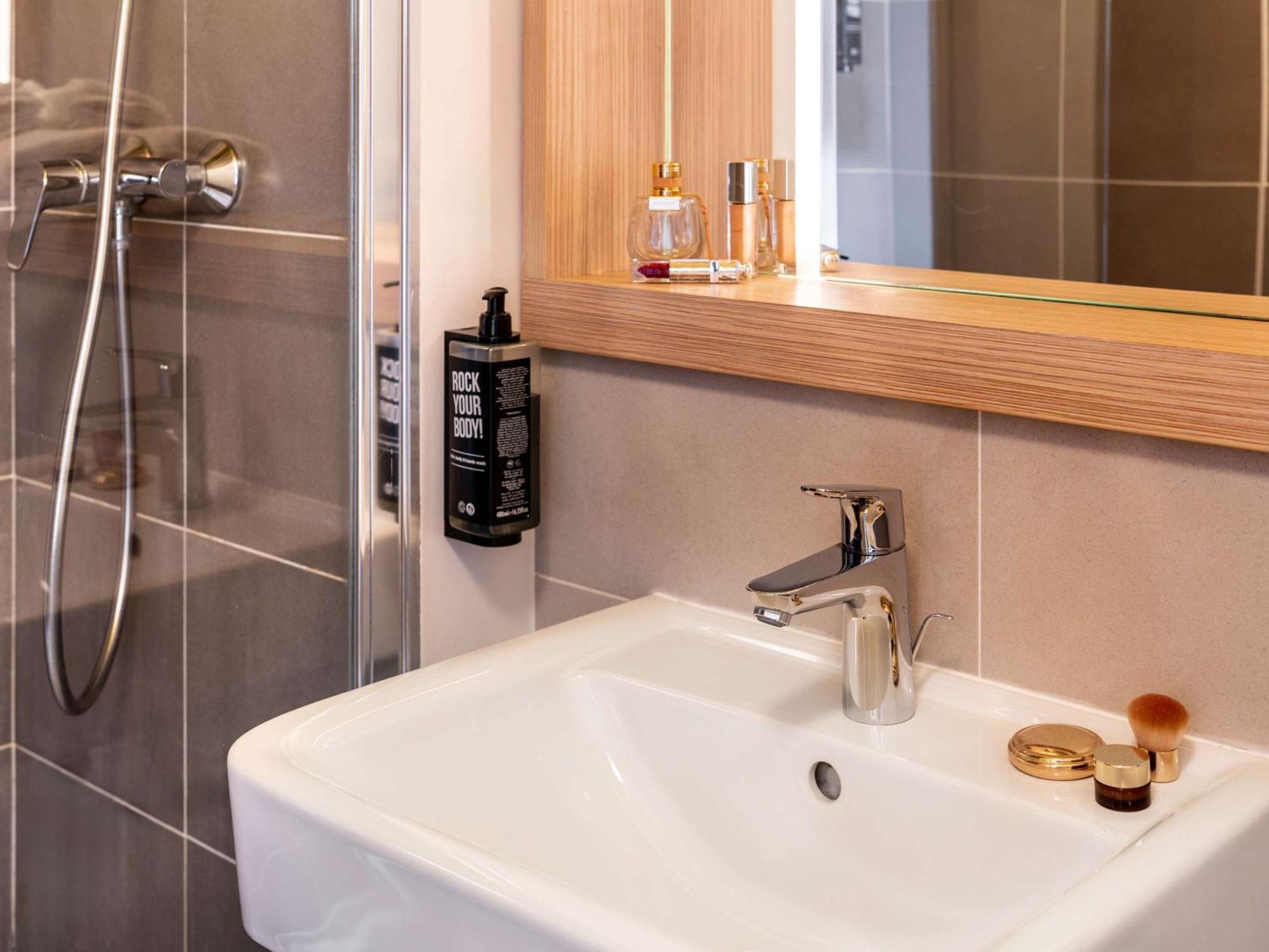 Hotel Ibis Styles Prevessin Geneve Aeroport Esterno foto